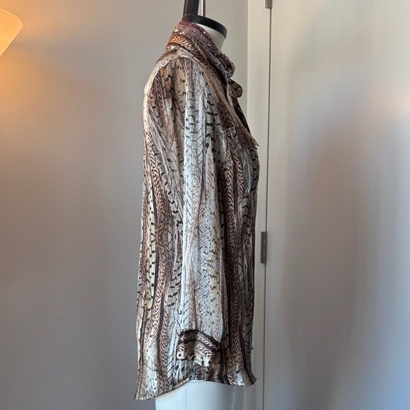 Elegant Women's Brown Patterned Button Down Shirt - Picture 4 of 5